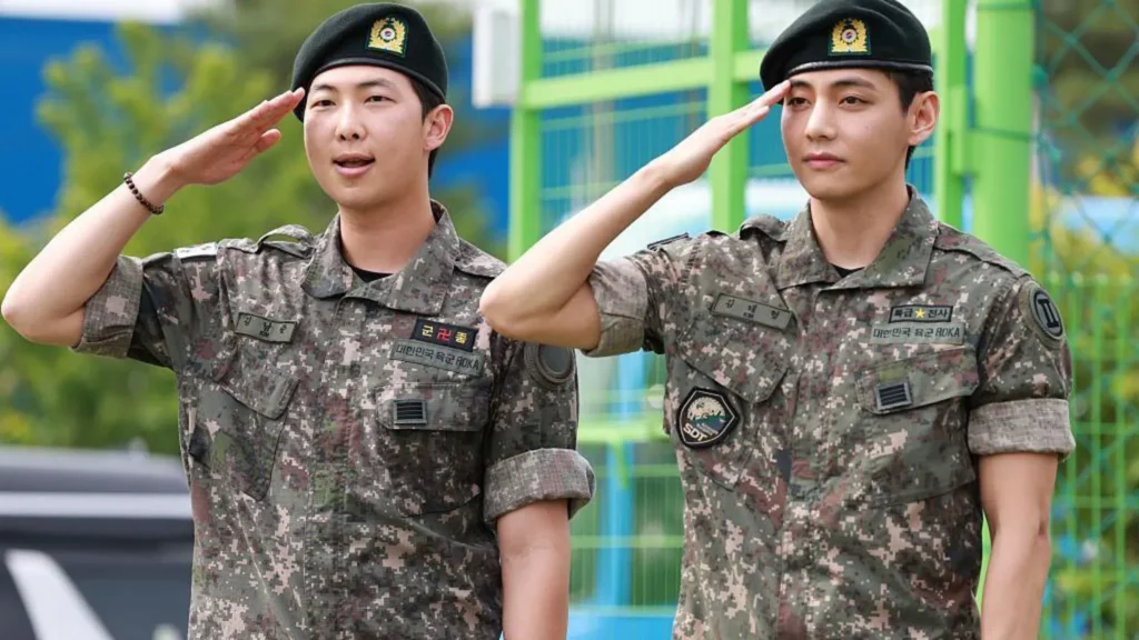 BTS de volta: Exército celebra retorno dos ídolos!